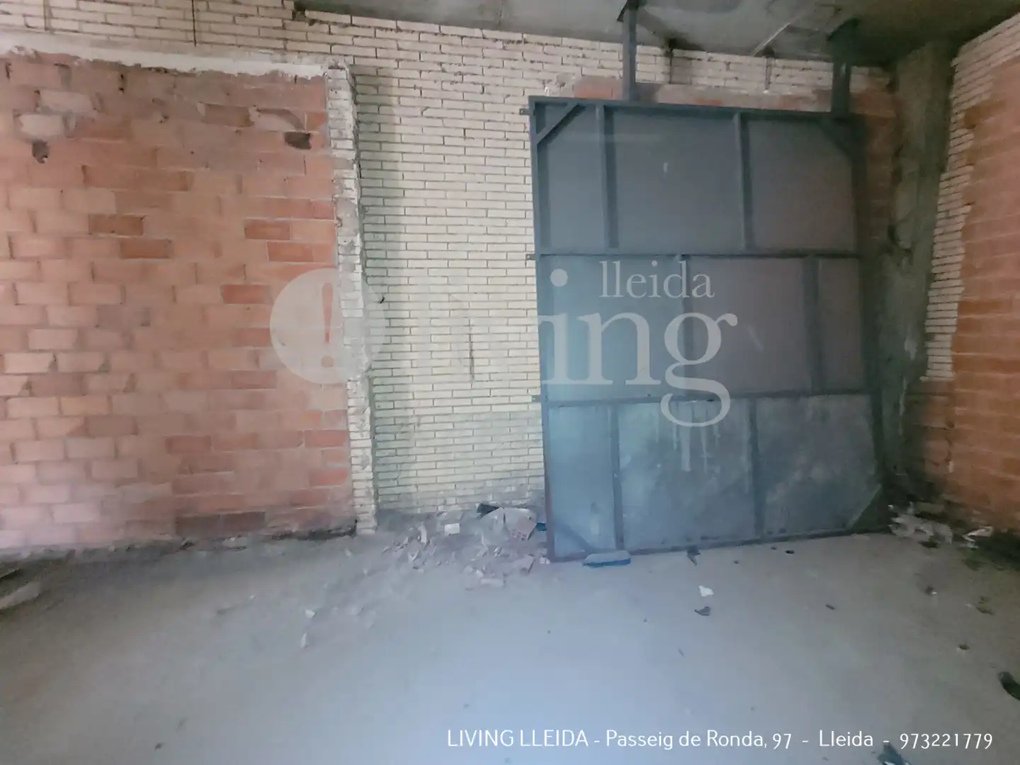 Vista exterior de Local en venda en Lleida amb Alarma