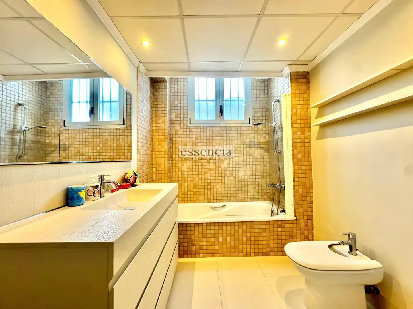 Badezimmer von Wohnung zur Miete in Gandia mit Terrasse und Balkon