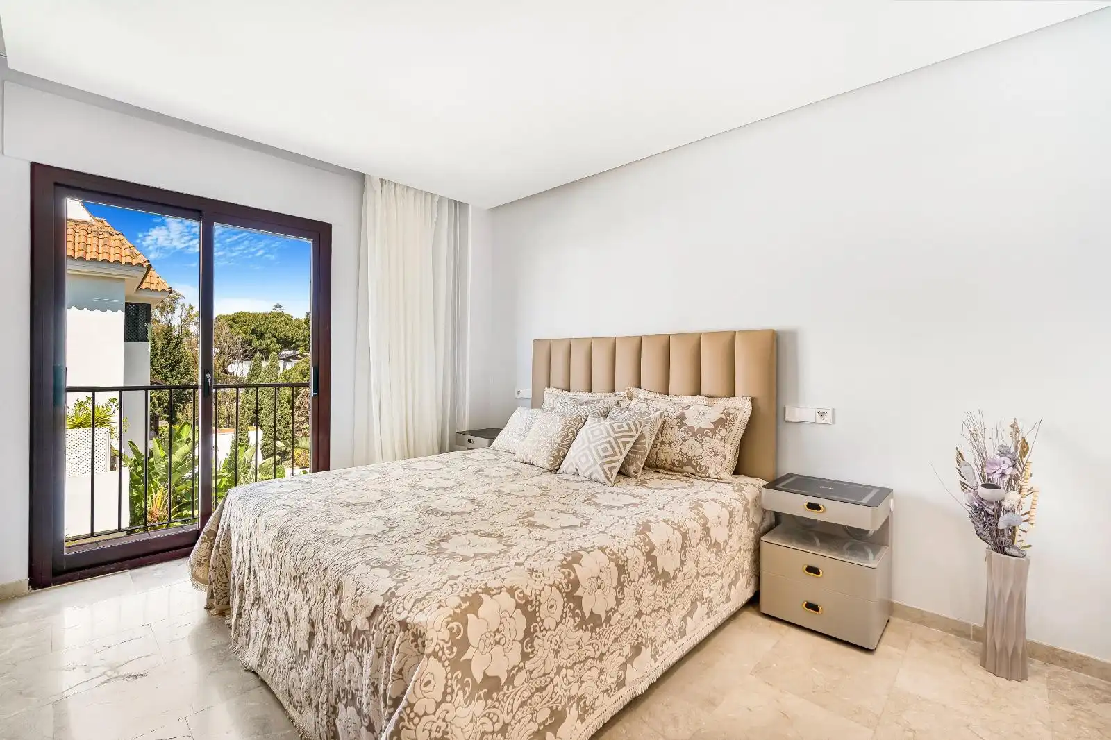 Habitación de Apartamento de alquiler en Marbella con Terraza, Piscina y Amueblado