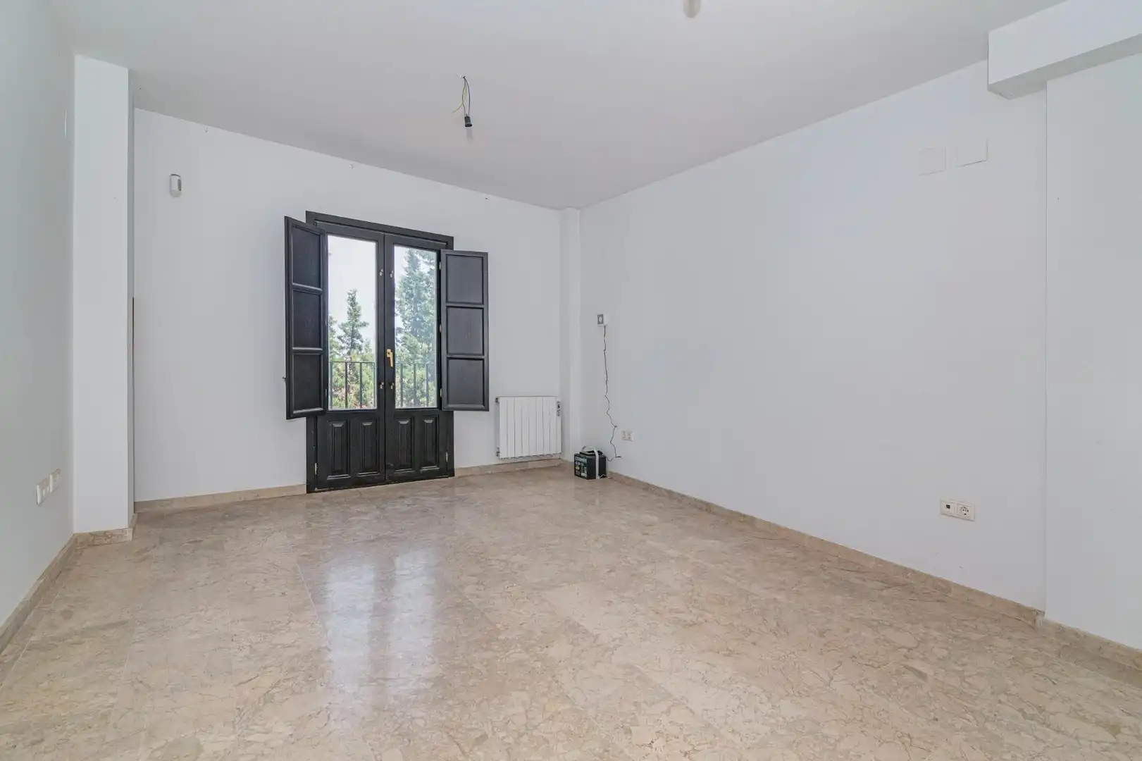 Piso en venta en La Zubia con Calefacción y Balcón