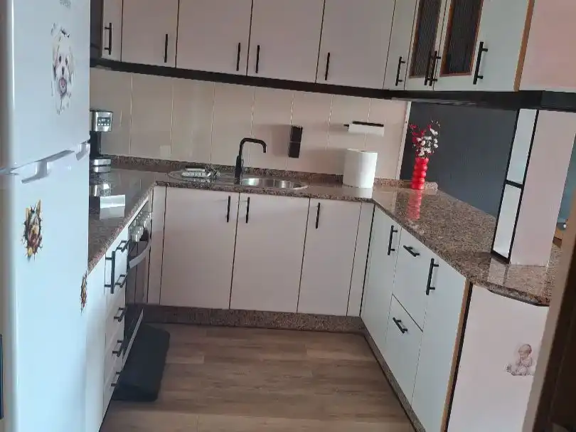 Küche von Wohnung zur Miete in Sarria mit Parkett, Abstellraum und Möbliert