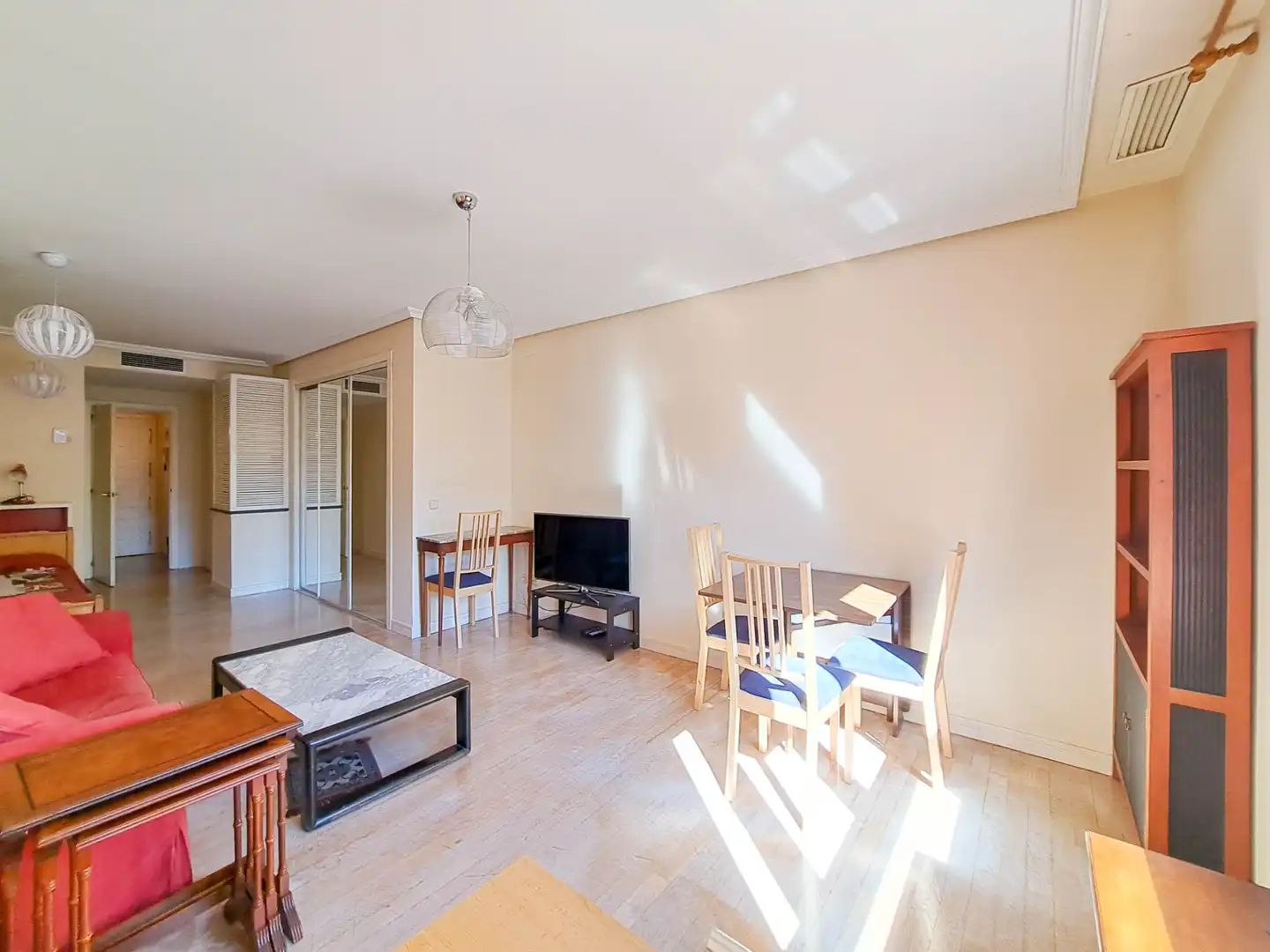 Sala d'estar de Estudi en venda en Madrid amb Aire condicionat, Calefacció i Parquet