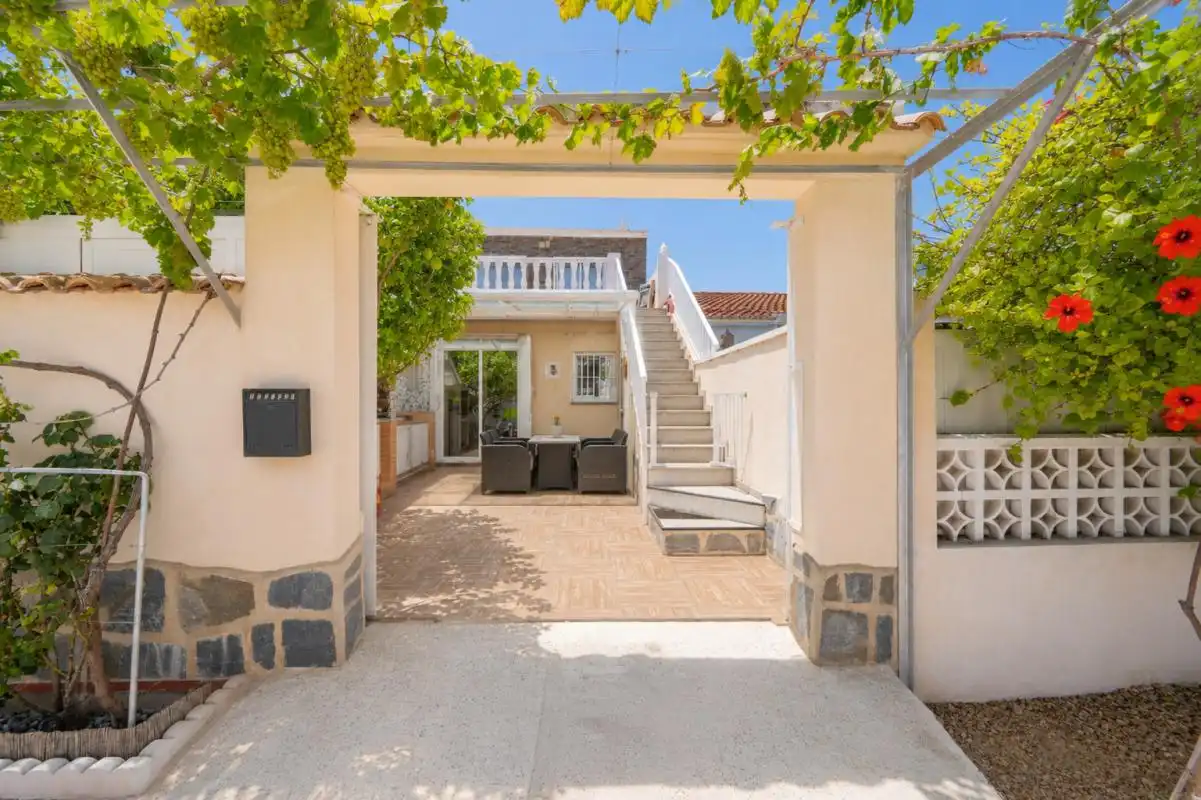 Casa adosada en venta en Torrevieja con Calefacción