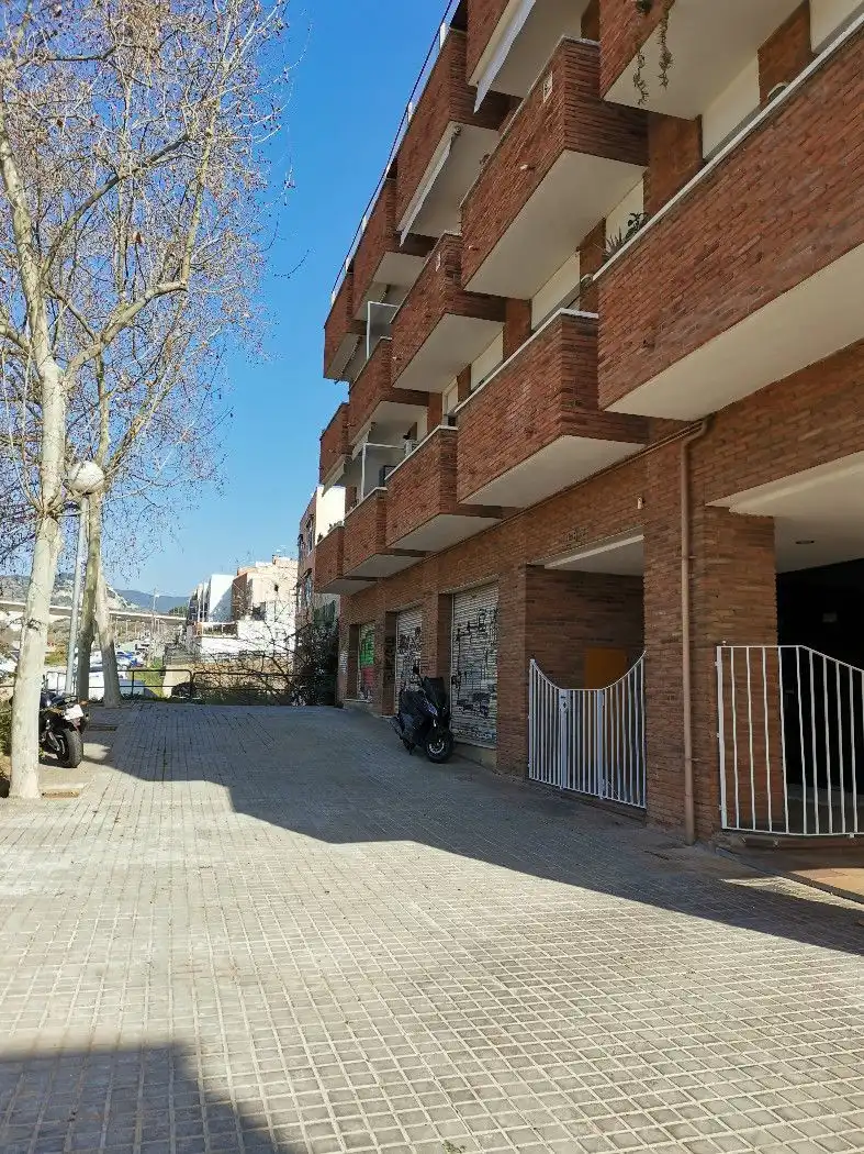 Exterior view of Commercial properties for rent in Badalona