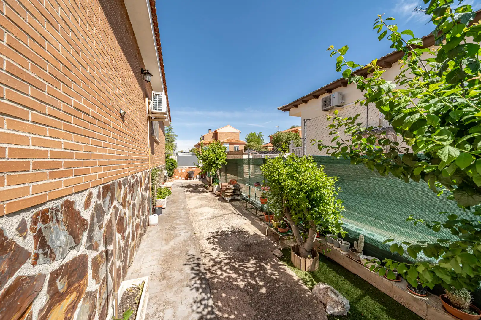 Vista exterior de Casa o chalet en venta en Chiloeches con Aire acondicionado, Calefacción y Jardín privado