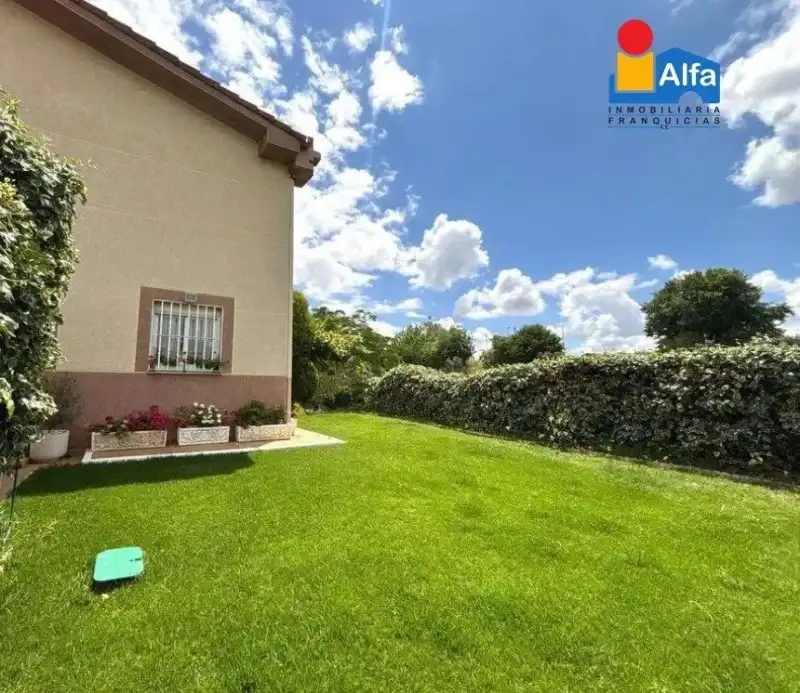 Jardí de Casa o xalet en venda en Cáceres amb Aire condicionat, Calefacció i Traster