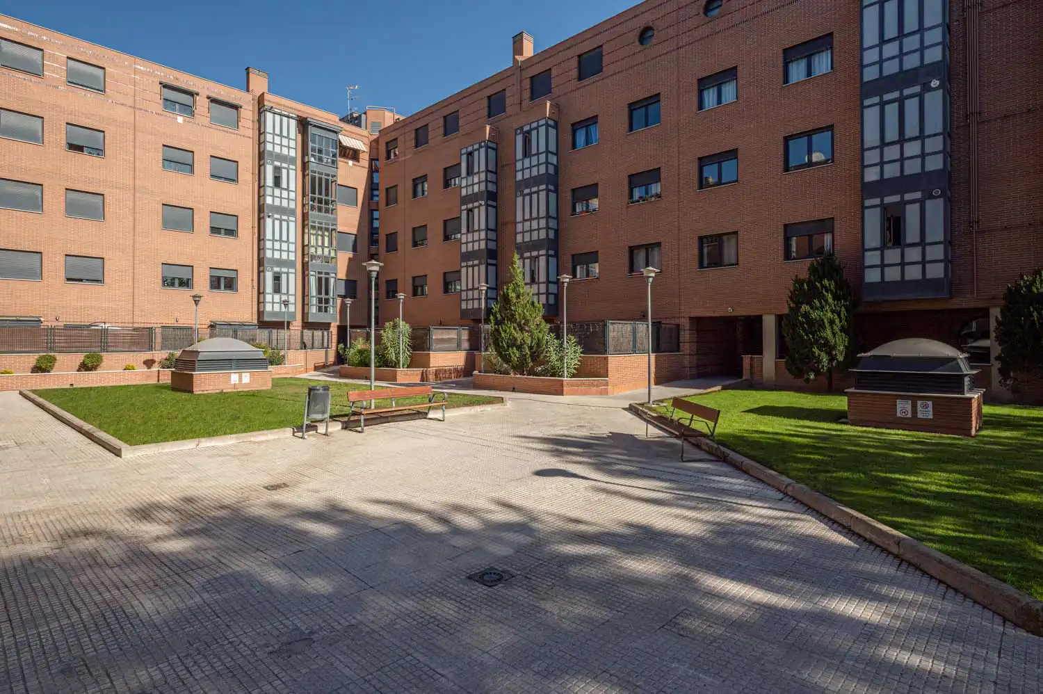 Außenansicht von Wohnung zum Verkauf in Madrid mit Klimaanlage, Terrasse und Abstellraum
