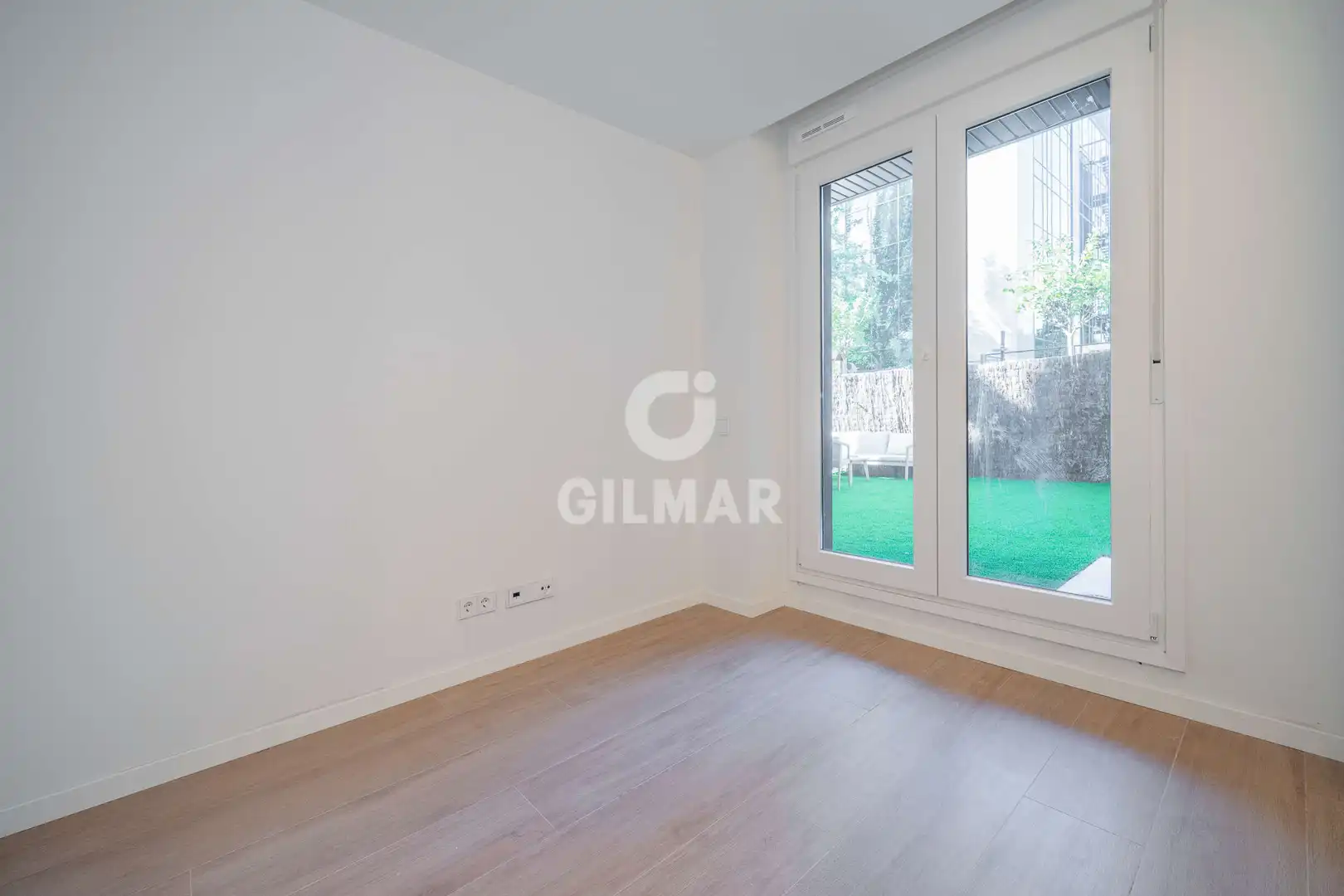 Dormitori de Planta baixa en venda en Madrid amb Calefacció, Jardí privat i Traster