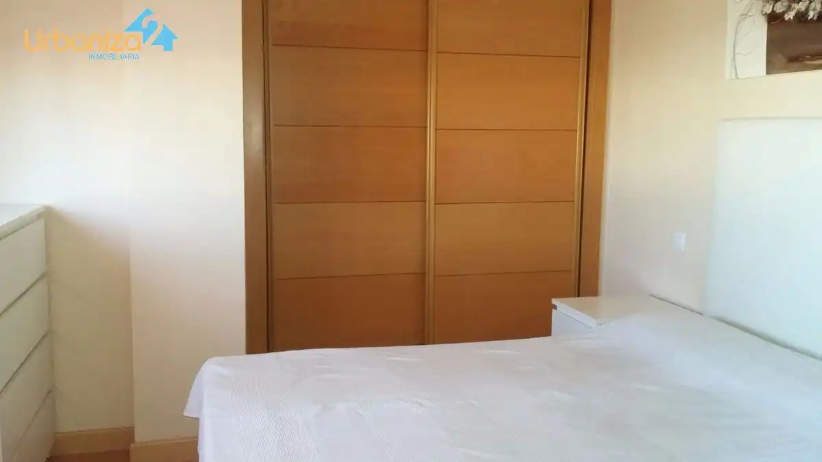 Apartament en venda a Calle Enrique Sánchez de León, Carretera de Sevilla - Los Montitos