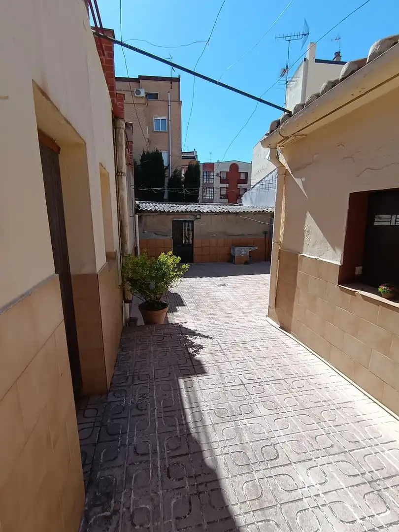 Vista exterior de Casa o xalet en venda en Puertollano amb Terrassa i Traster