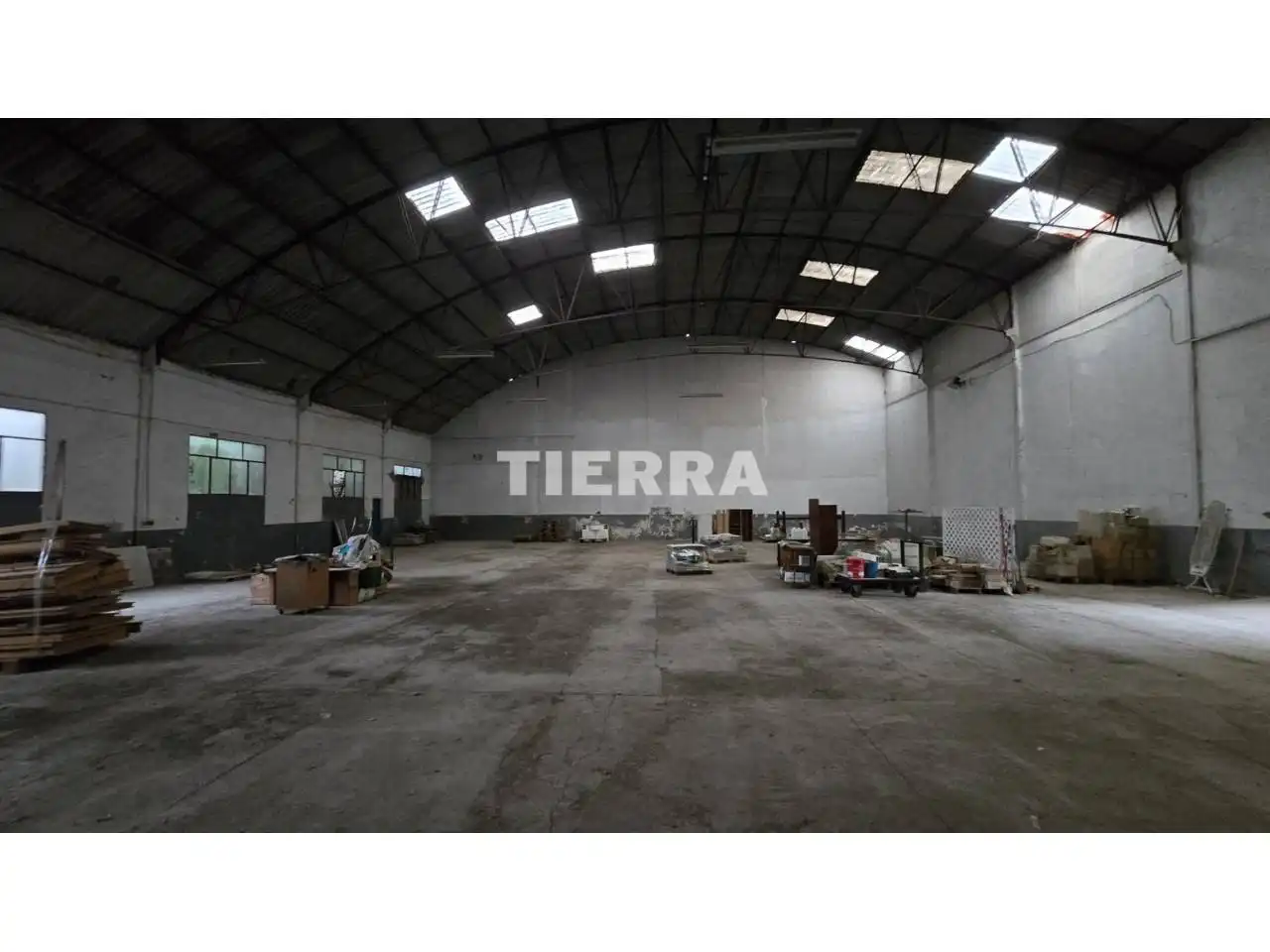 Nau industrial en venda a Avenida Puente Tocinos