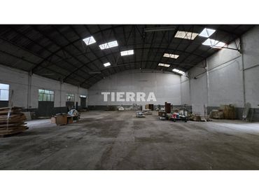 Nau industrial en venda a Avenida Puente Tocinos