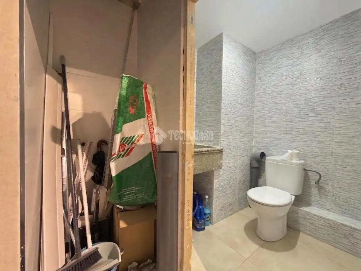 Baño de Local en venta en Madrid con Aire acondicionado