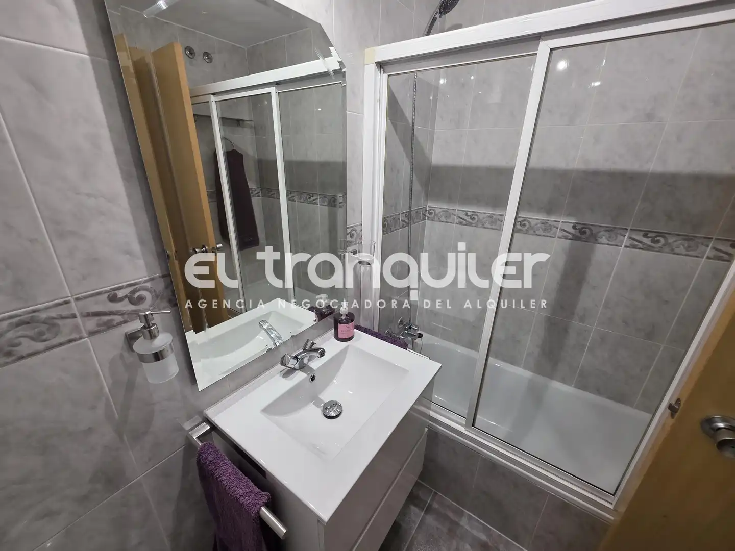 Baño de Piso de alquiler en Madrid con Aire acondicionado, Parquet y Amueblado