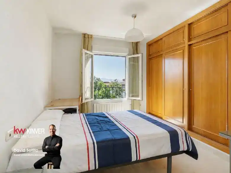 Dormitori de Pis en venda en  Granada Capital amb Aire condicionat i Piscina