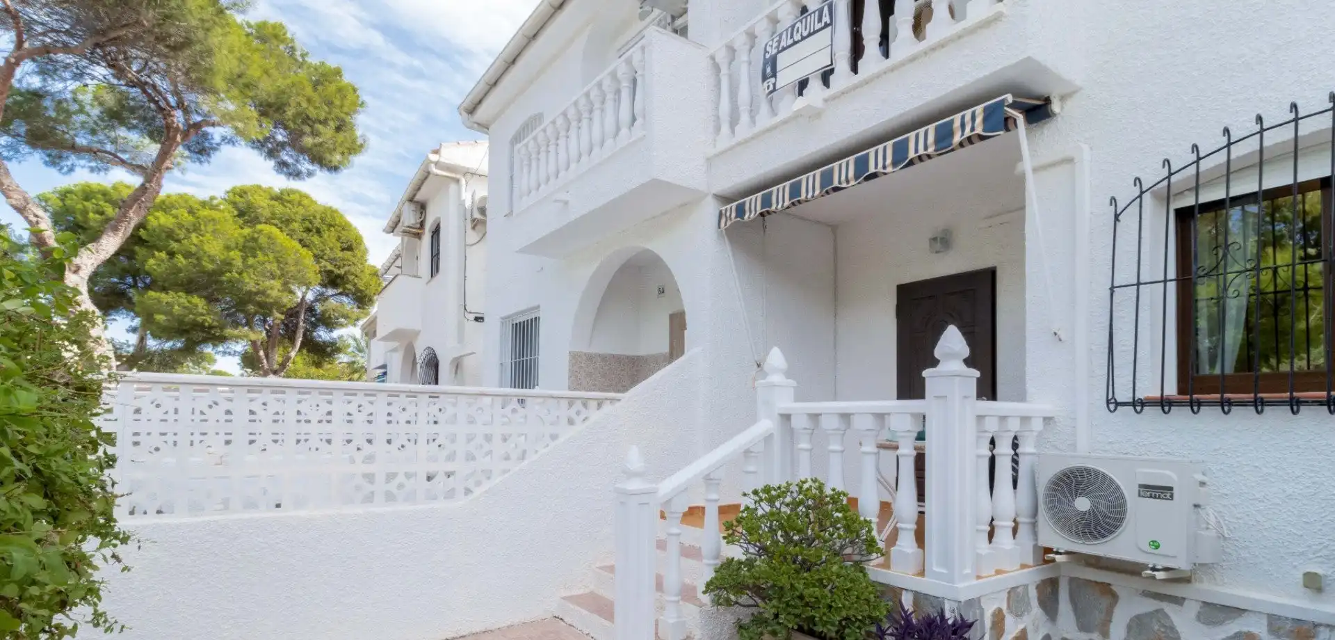 Vista exterior de Finca rústica en venda en Orihuela amb Jardí privat, Terrassa i Traster