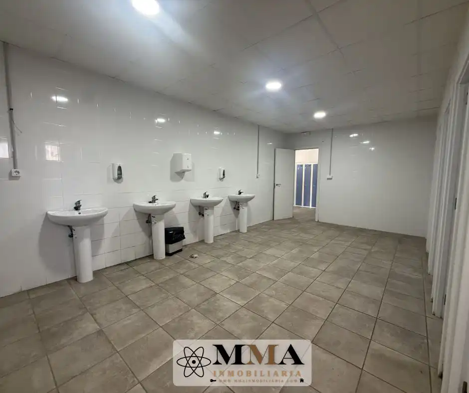 Badezimmer von Fabrikhallen zur Miete in Ayamonte mit Heizung und Alarm