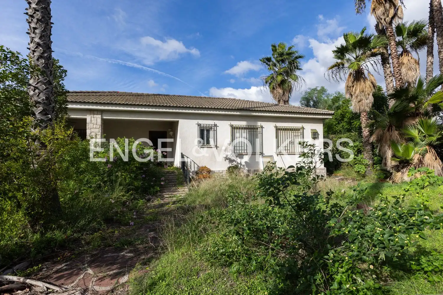 Vista exterior de Casa o xalet en venda en Paterna amb Calefacció, Jardí privat i Terrassa