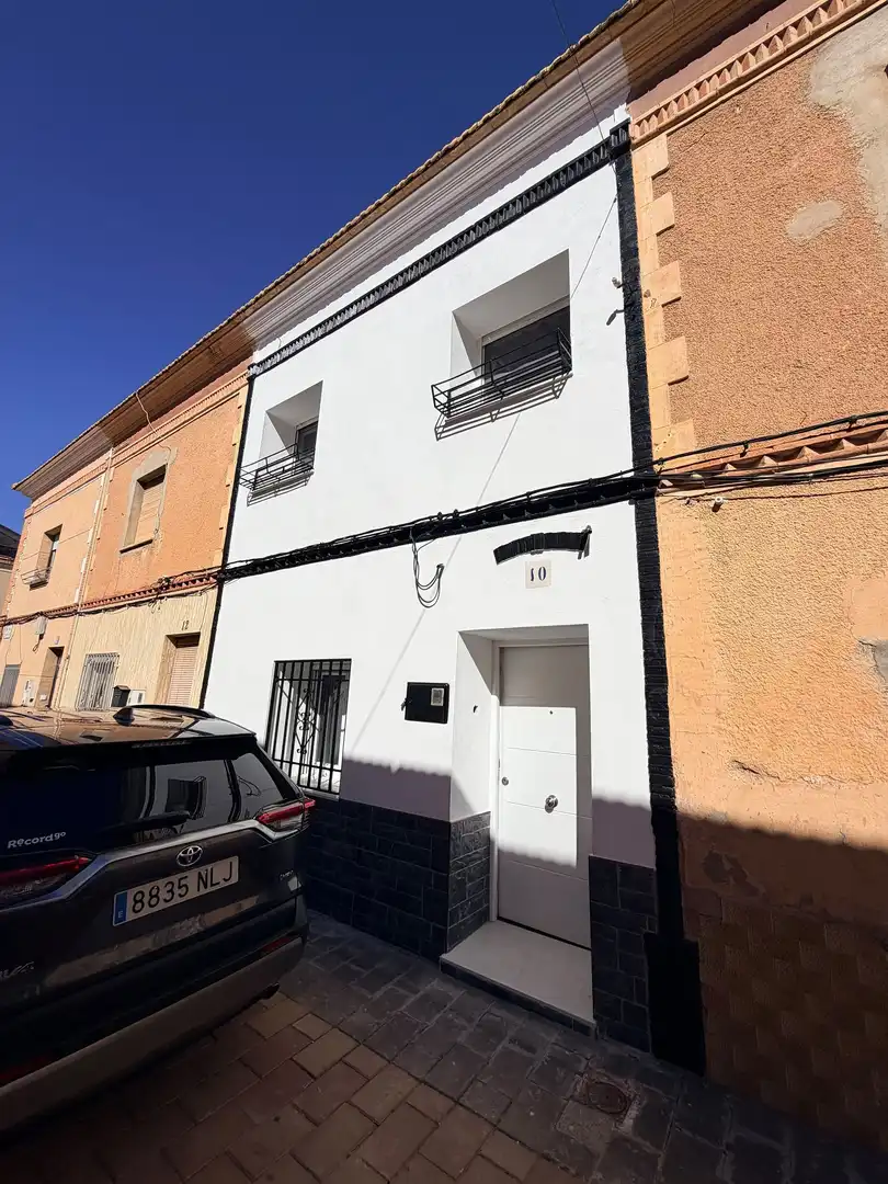 Vista exterior de Dúplex en venta en Caudete, Albacete