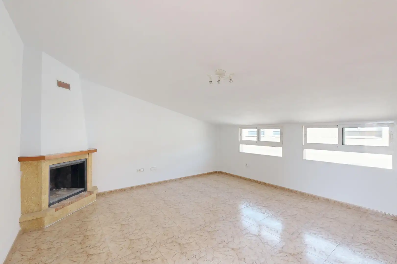 Sala de estar de Casa adosada en venta en Murcia con Aire acondicionado, Terraza y Trastero