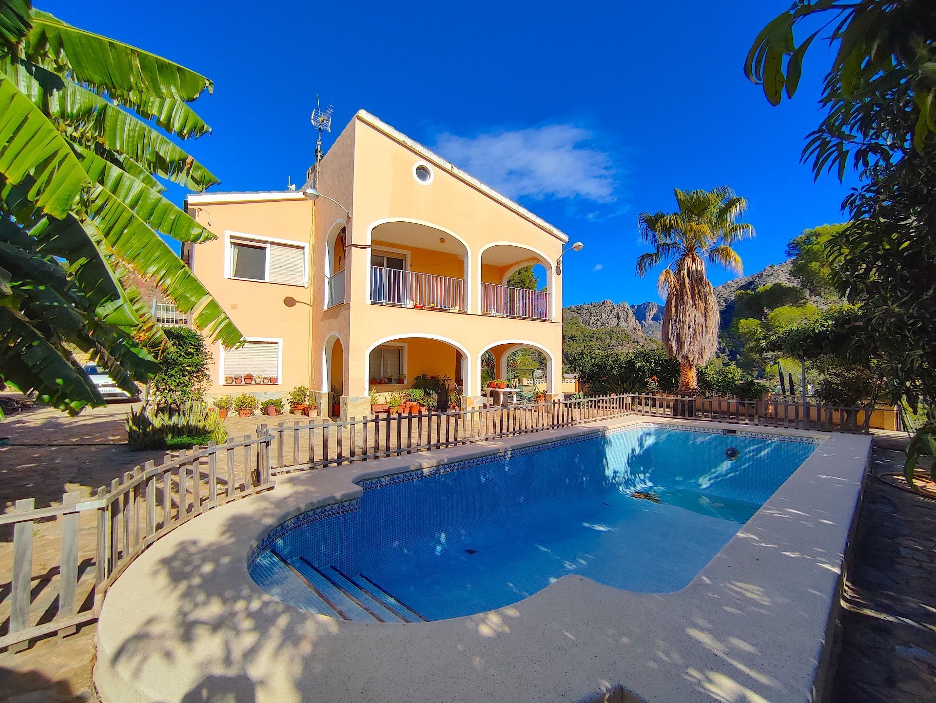 Vista exterior de Finca rústica en venda en Callosa d'en Sarrià amb Calefacció, Jardí privat i Terrassa