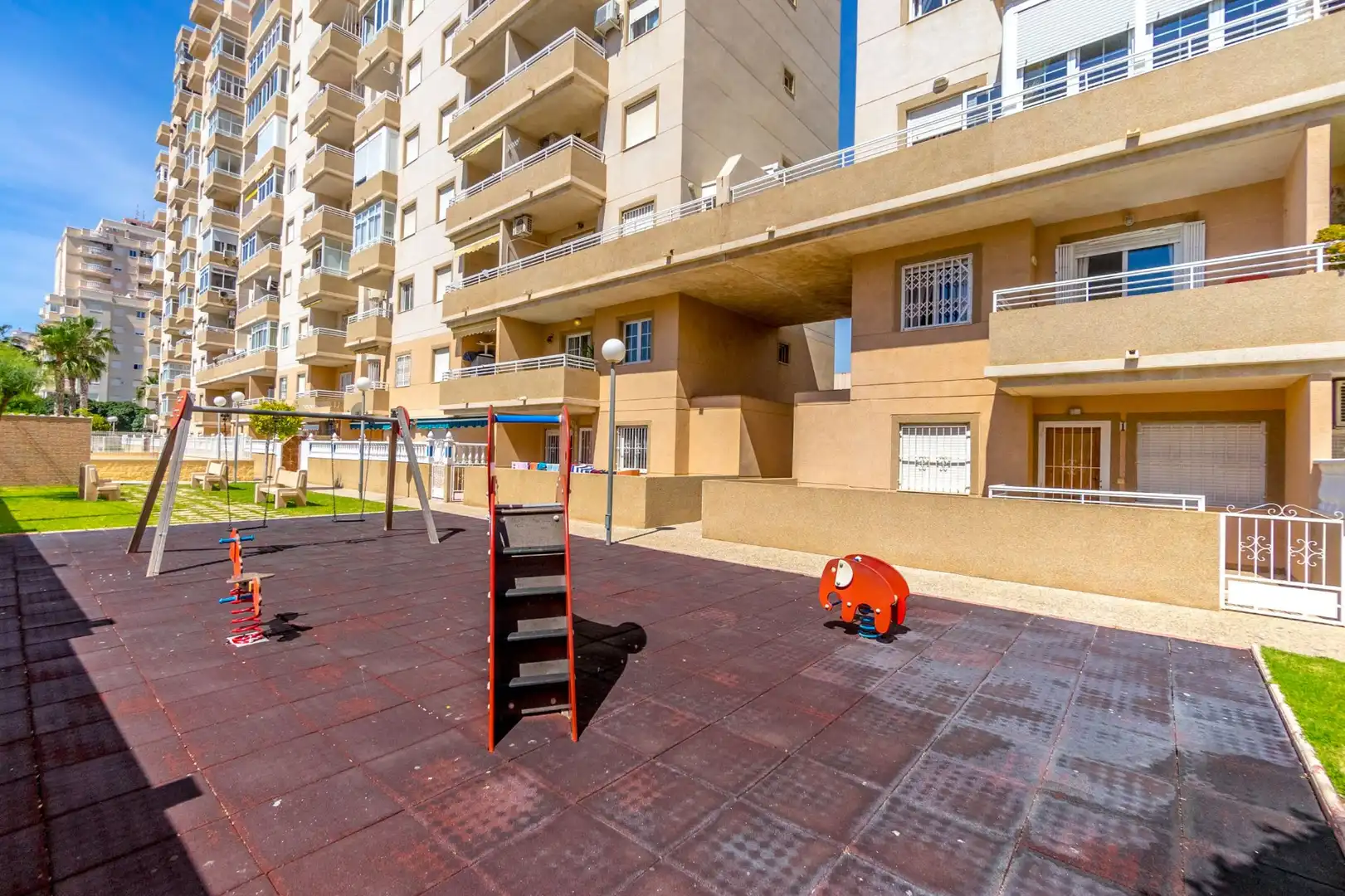 Vista exterior de Pis en venda en Torrevieja amb Aire condicionat, Calefacció i Terrassa
