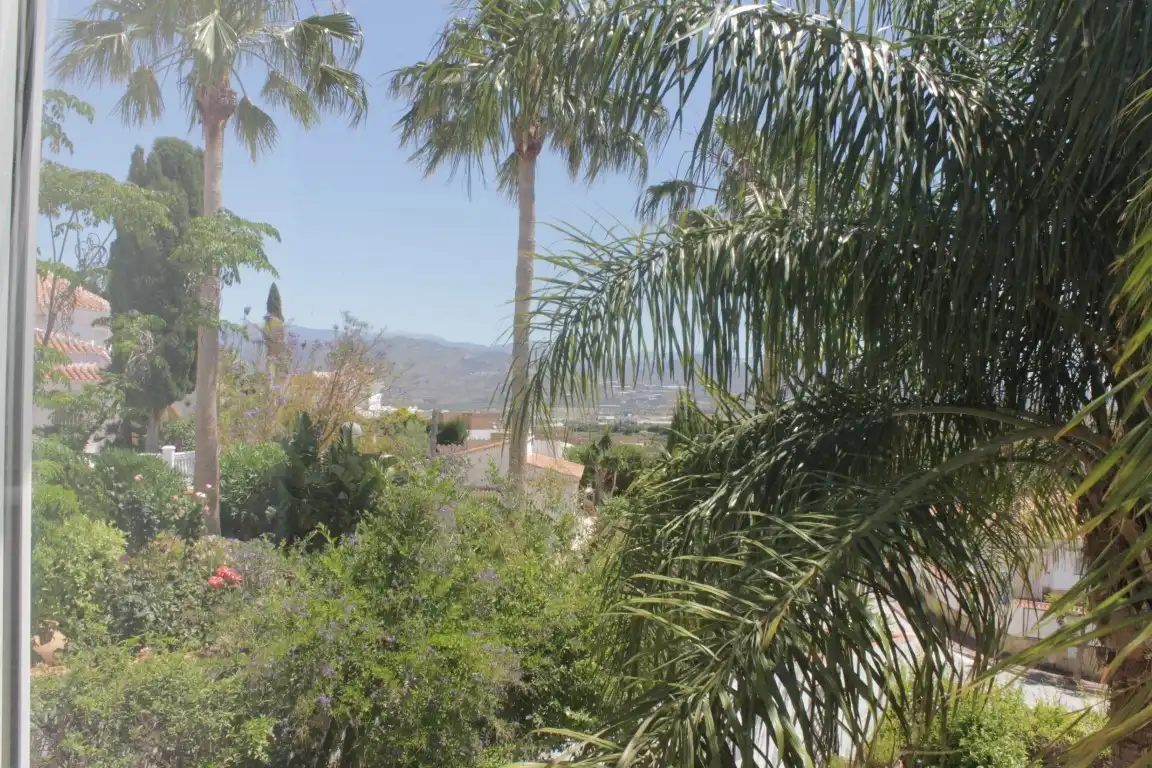 Vista exterior de Casa o xalet en venda en Vélez-Málaga amb Aire condicionat, Calefacció i Jardí privat