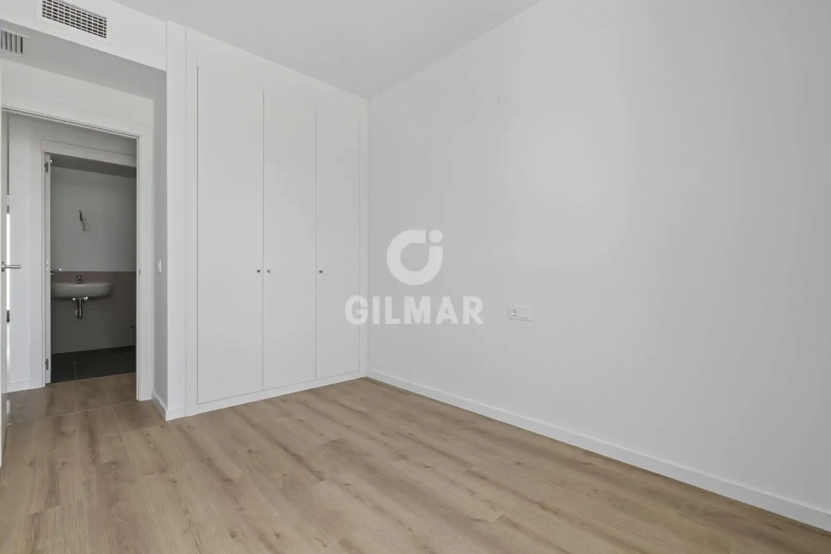 Habitación de Piso en venta en Dos Hermanas con Calefacción, Jardín privado y Trastero