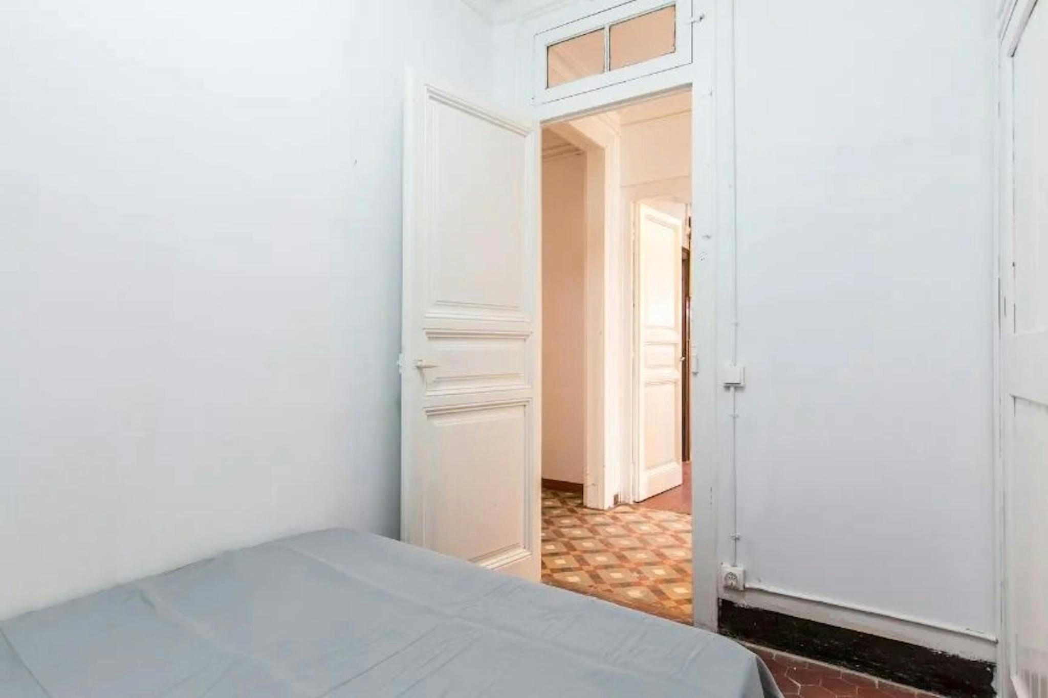 Bedroom of Flat to share in  Barcelona Capital  with Heating