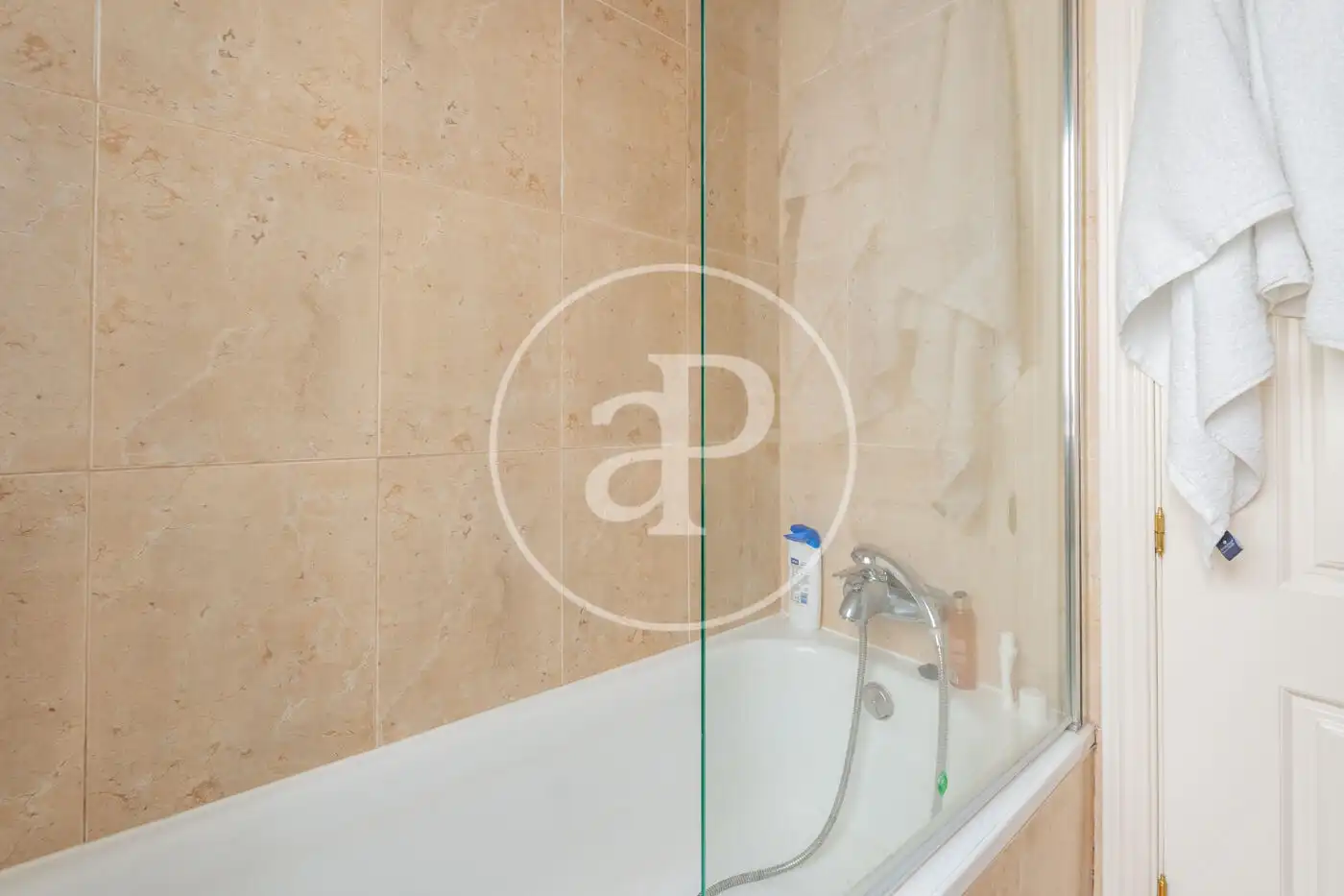 Baño de Piso de alquiler en Madrid con Aire acondicionado, Calefacción y Amueblado