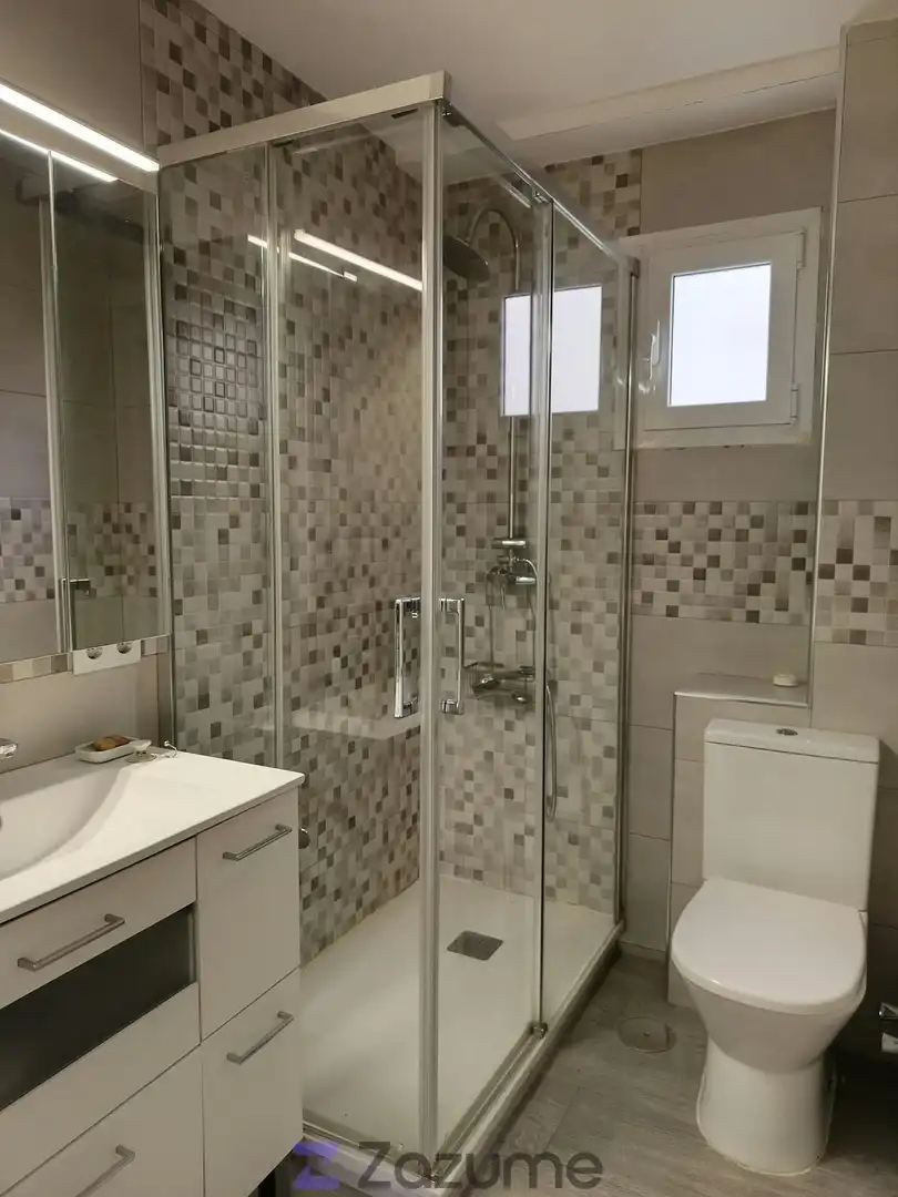 Bathroom of Flat for rent in Camas  with Terrace, Oven and Washing machine