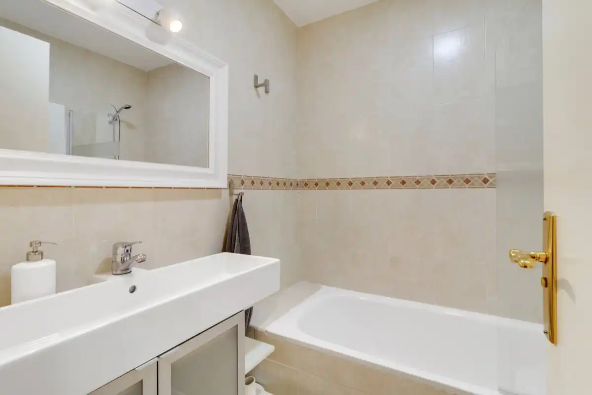 Bany de Dúplex de lloguer en Málaga amb Aire condicionat, Terrassa i Moblat