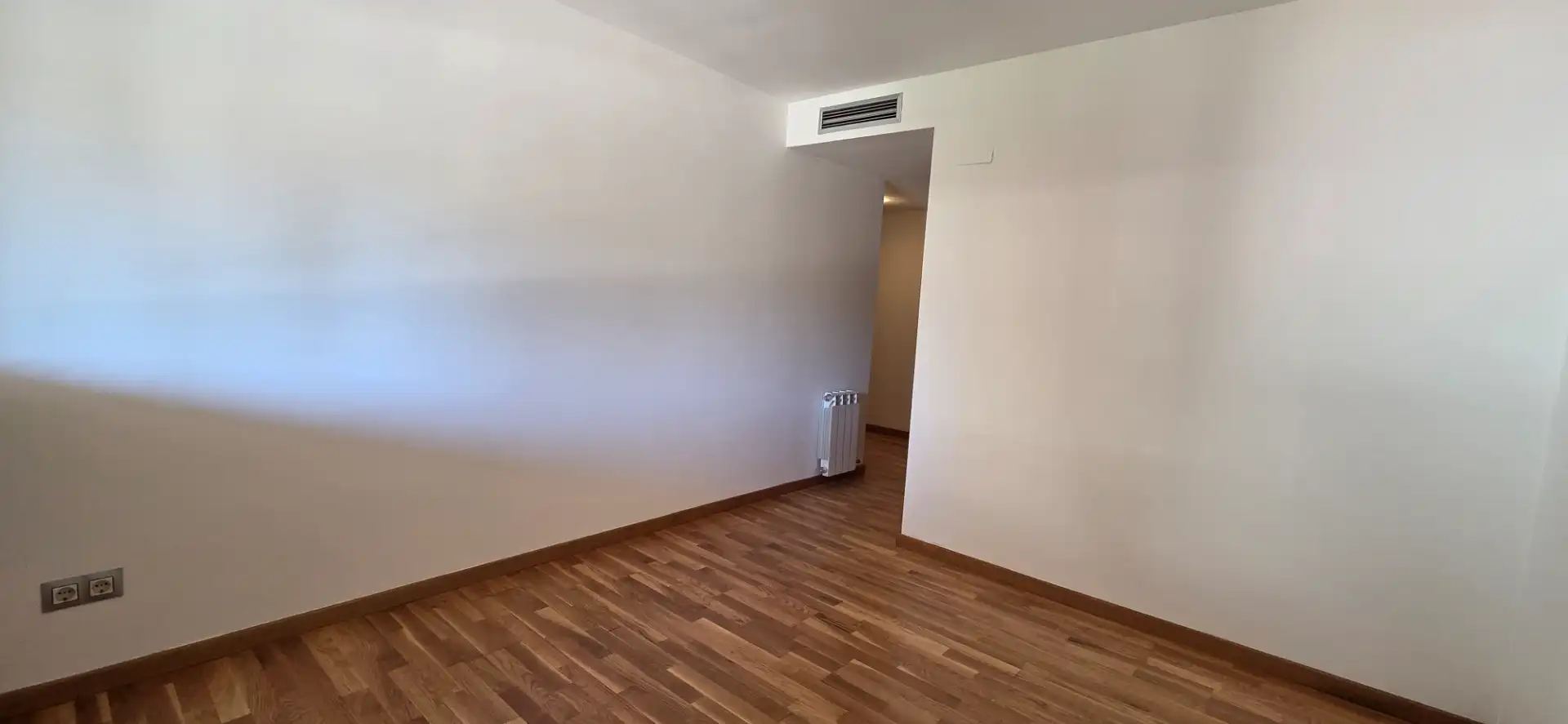 Maisonette zum Verkauf in Barcelona mit Klimaanlage, Heizung und Parkett