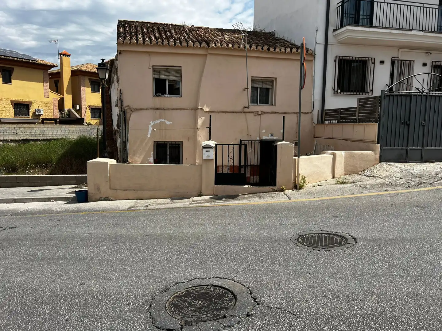 Vista exterior de Casa adosada en venta en La Zubia