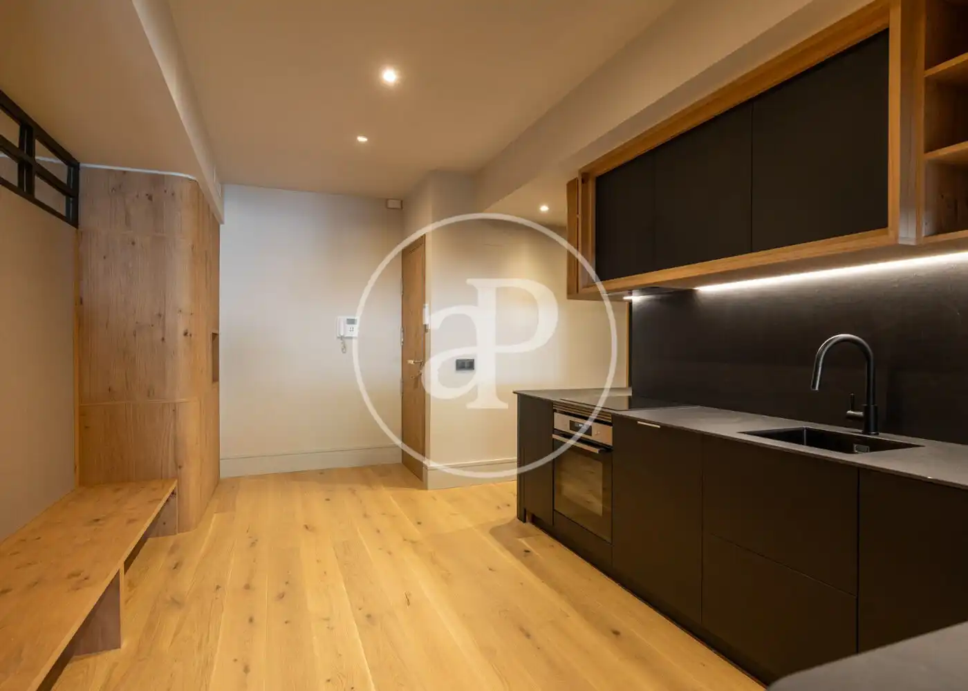 Küche von Wohnung zum Verkauf in Barcelona mit Klimaanlage und Heizung