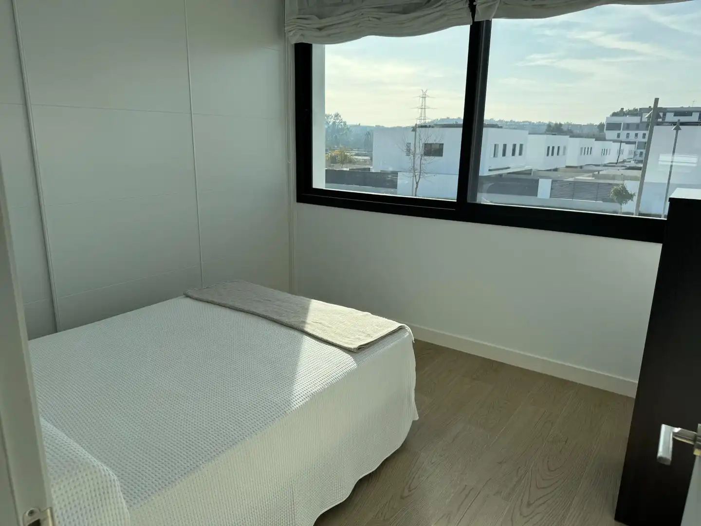 Dormitori de Casa adosada en venda en Dos Hermanas amb Aire condicionat, Calefacció i Jardí privat
