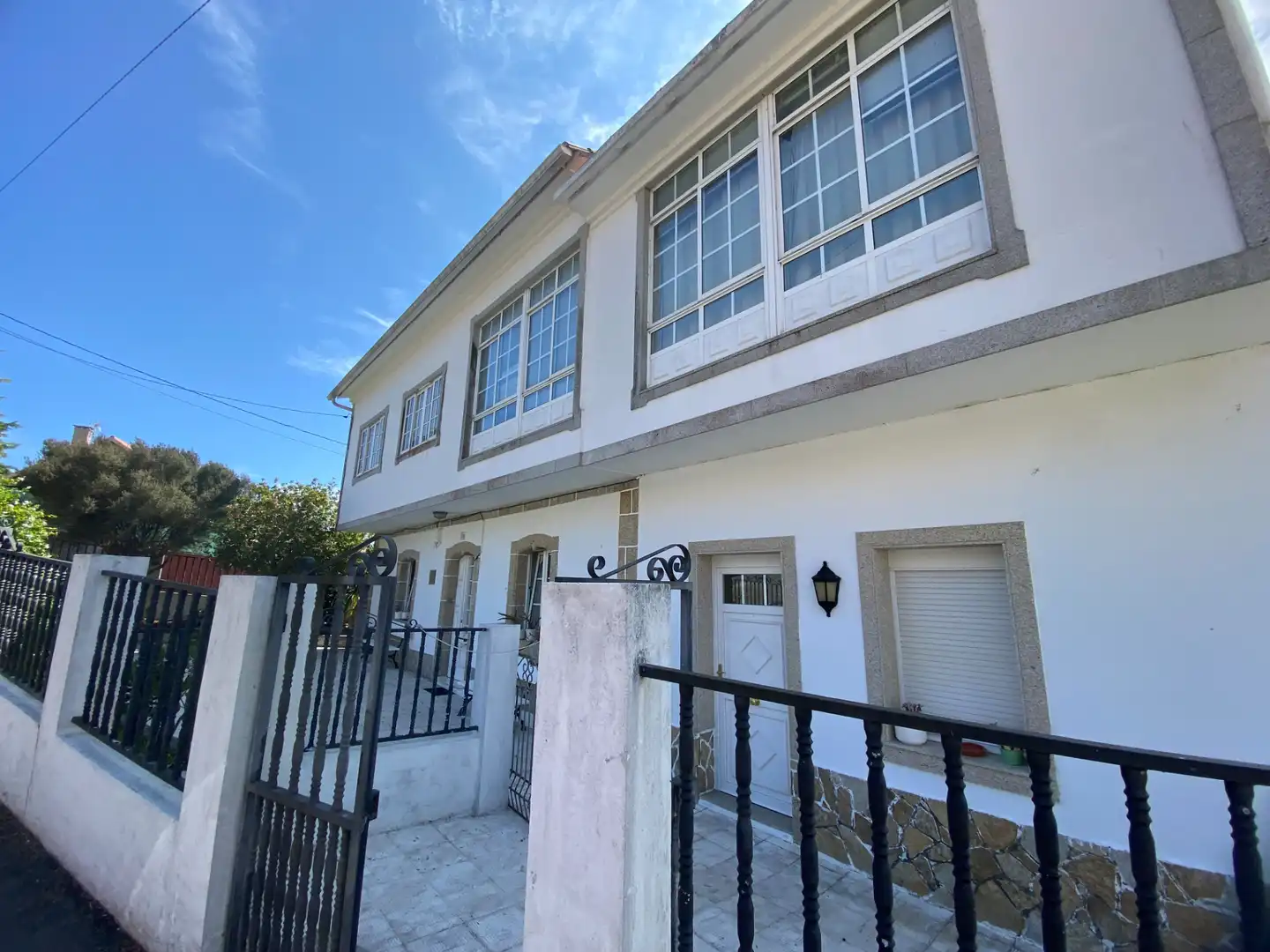 Vista exterior de Casa o xalet en venda en A Pobra do Caramiñal amb Calefacció, Jardí privat i Parquet