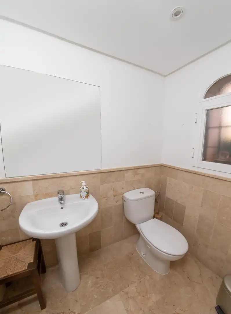 Baño de Casa adosada de alquiler en Marbella con Aire acondicionado, Amueblado y Horno