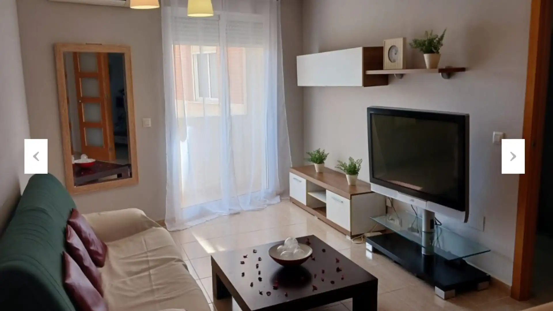 Sala d'estar de Pis en venda en Torrevieja amb Aire condicionat, Terrassa i Moblat