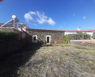 Vista exterior de Casa o xalet en venda en Herreruela amb Jardí privat