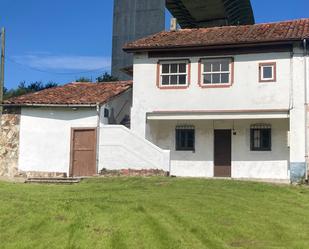 Vista exterior de Casa adosada en venda en Castrillón