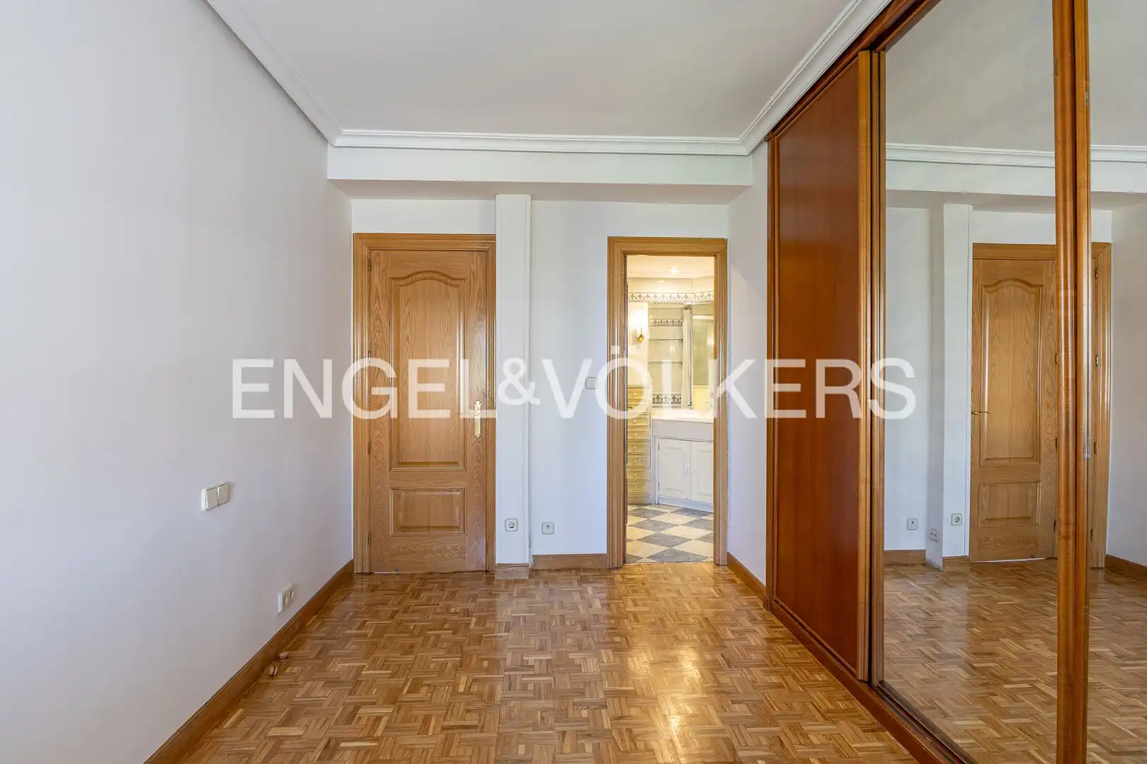 Bedroom of Flat for rent in Madrid  with Air Conditioner, Heating and Private garden