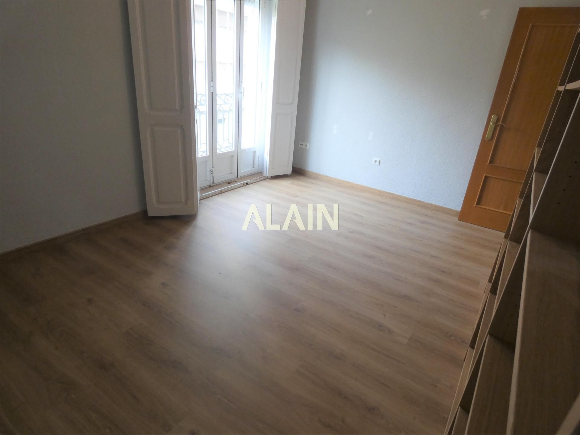 Dormitori de Pis en venda en  Valencia Capital amb Parquet i Traster