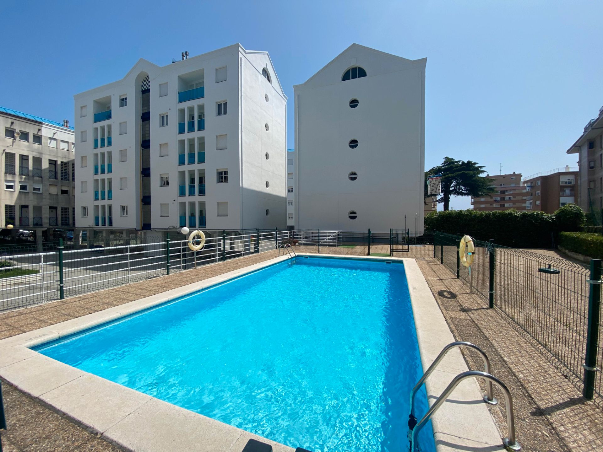 Piscina de Dúplex en venda en Castro-Urdiales amb Calefacció, Parquet i Rentadora