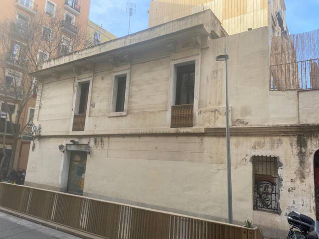 Edificio en Venta en Carrer de Margarit en El Poble Sec - Parc de Montjuïc