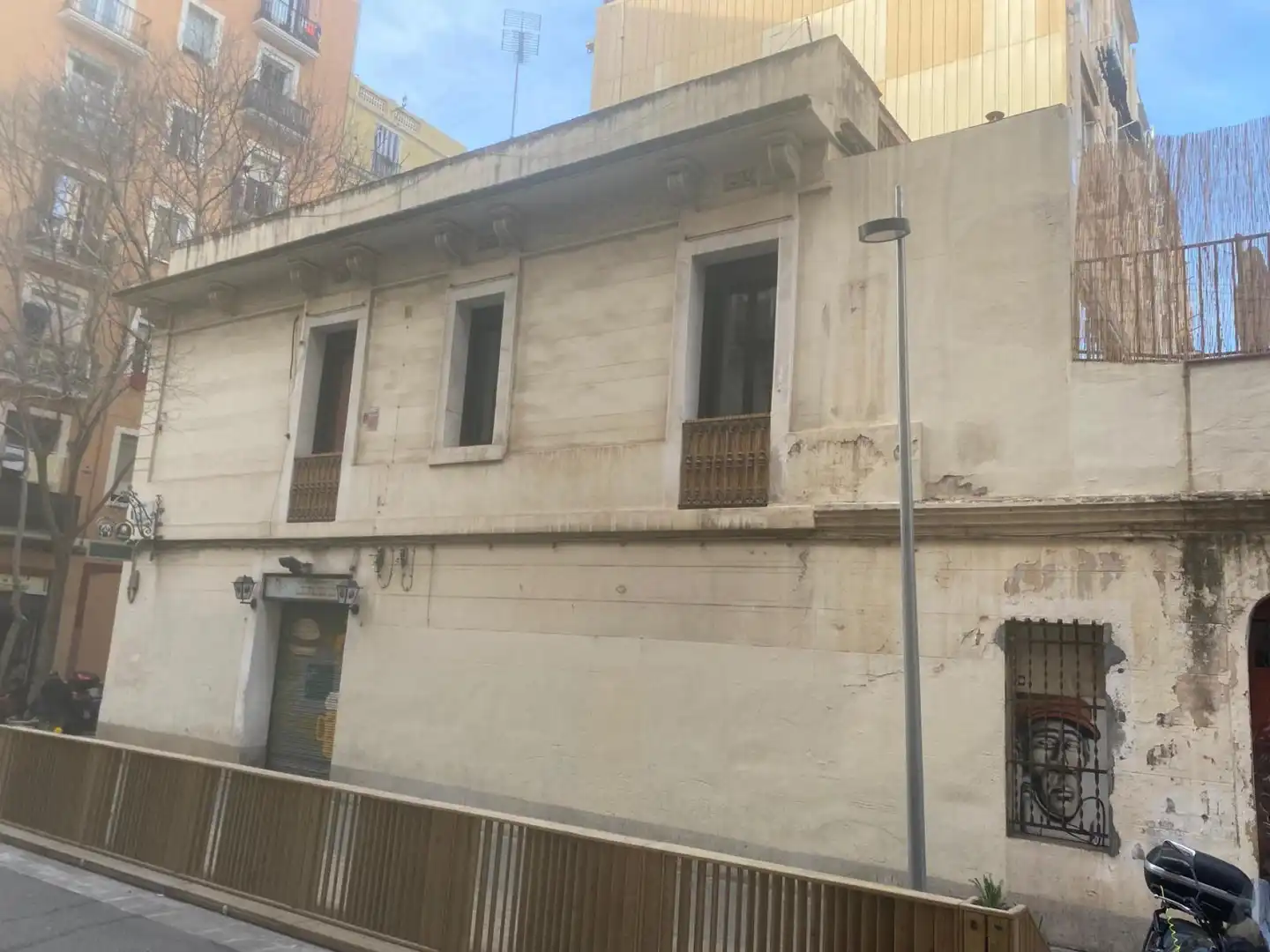 Vista exterior de Edifici en venda en Barcelona