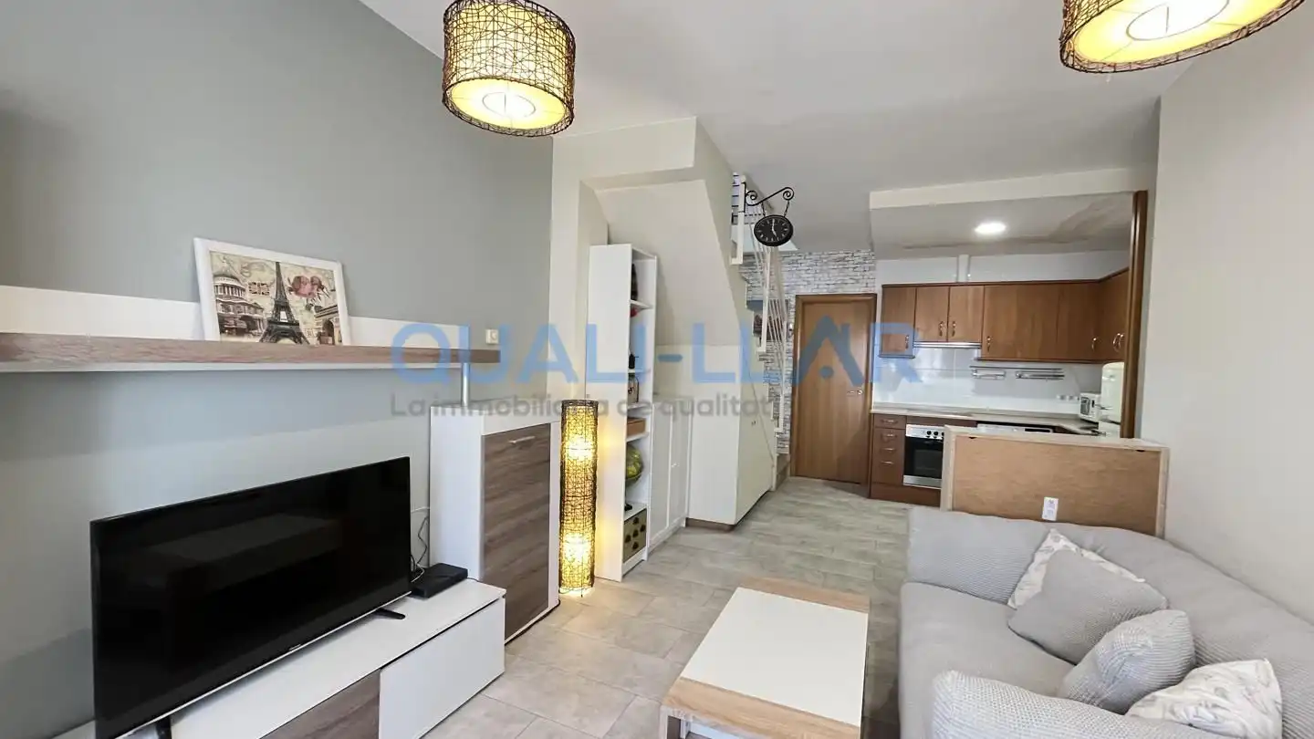 Living room of Duplexes for sale in Sant Feliu de Llobregat  with Air Conditioner, Heating and Parquet flooring