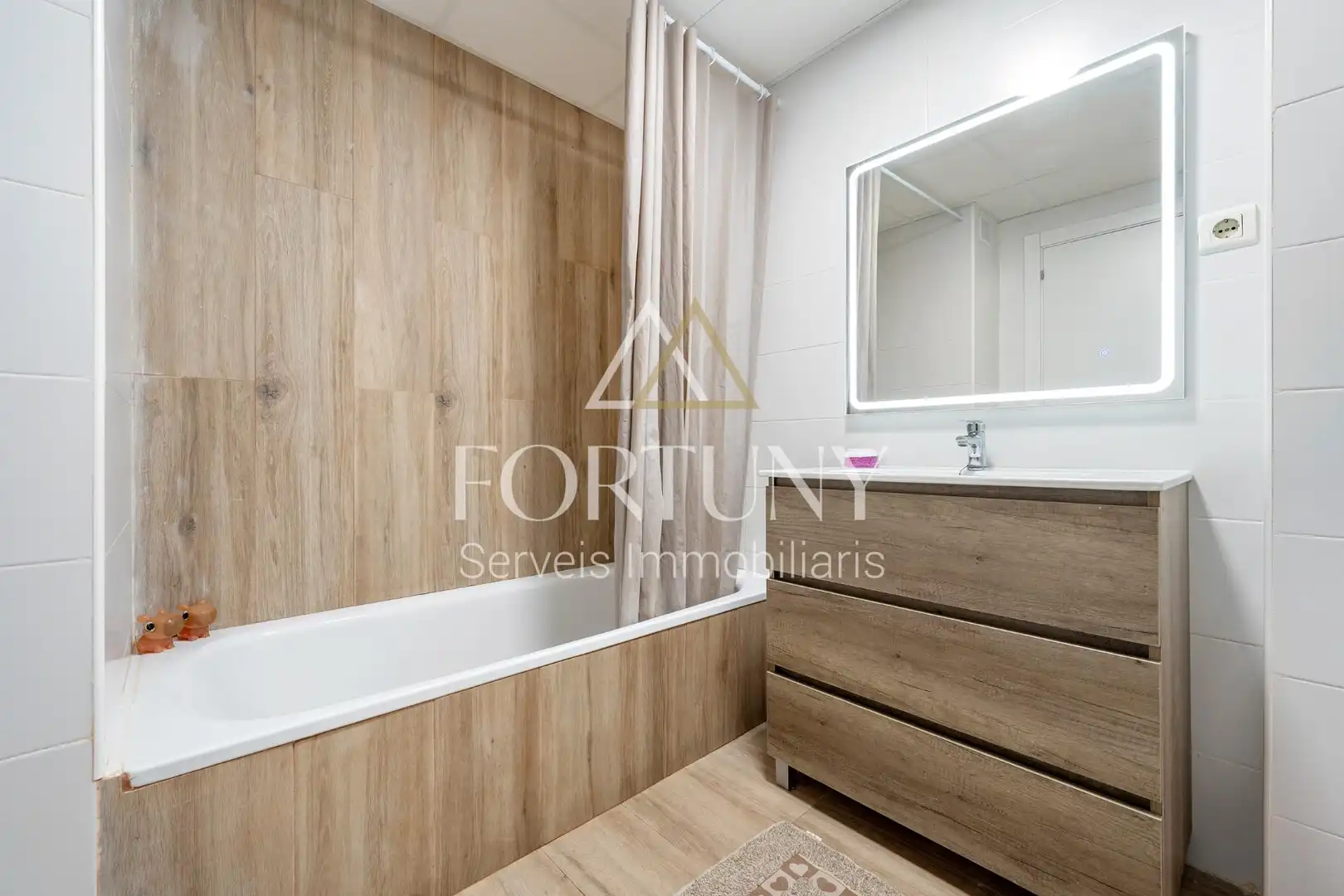 Badezimmer von Wohnung zum Verkauf in Reus mit Klimaanlage, Parkett und Terrasse