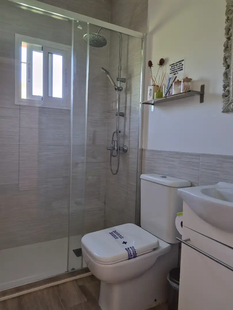 Badezimmer von Haus oder Chalet zur Miete in Alcalá de Guadaira mit Klimaanlage, Heizung und Schwimmbad