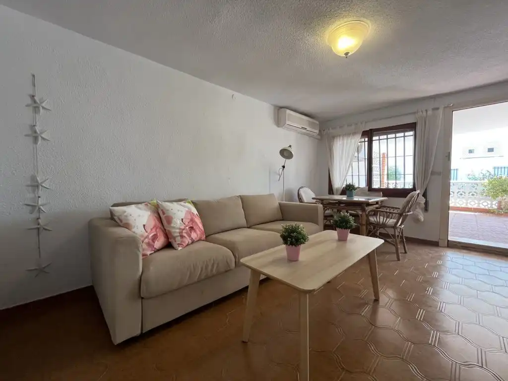 Sala d'estar de Casa o xalet en venda en Orihuela amb Jardí privat, Terrassa i Traster